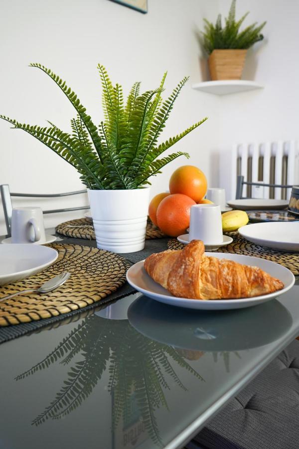 Апартаменти 10 Min From The Airport-Wifi-Free Parking Samarate Екстер'єр фото