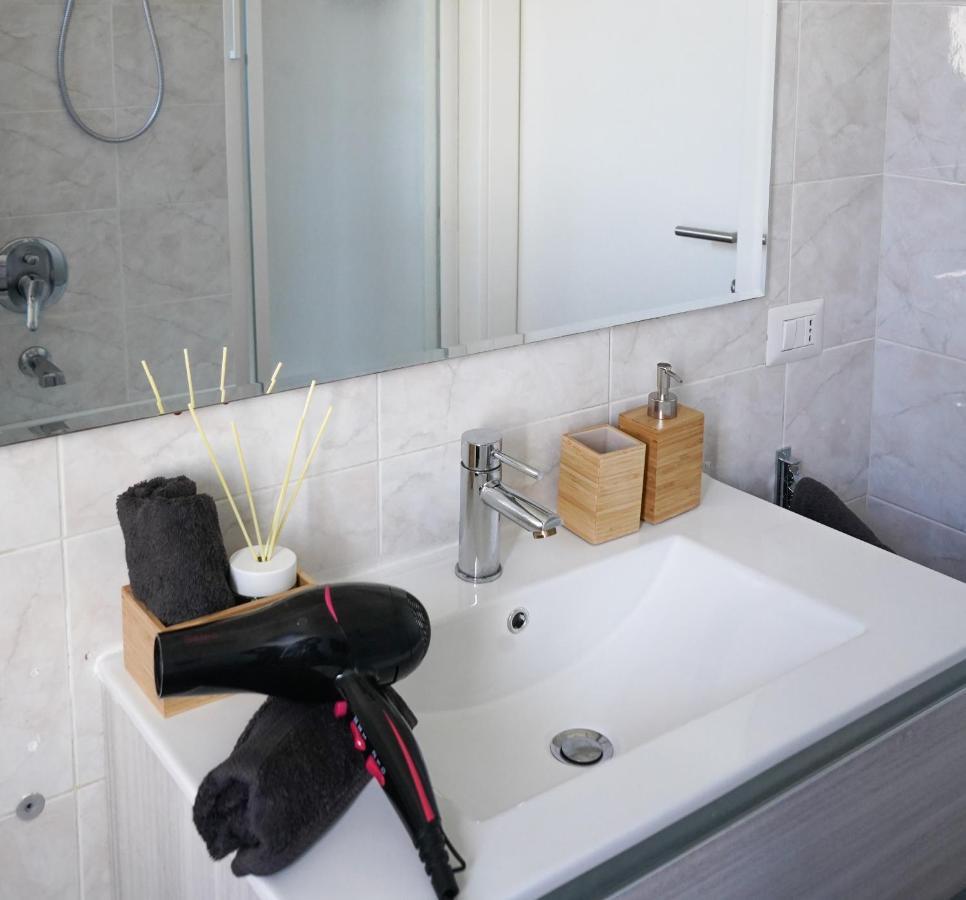 Апартаменти 10 Min From The Airport-Wifi-Free Parking Samarate Екстер'єр фото